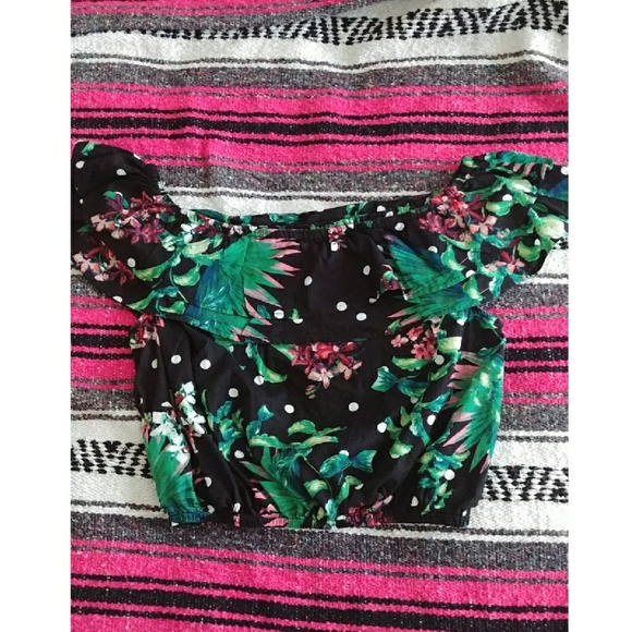 Festive cold-shoulder tropical top - Picture 2 of 3